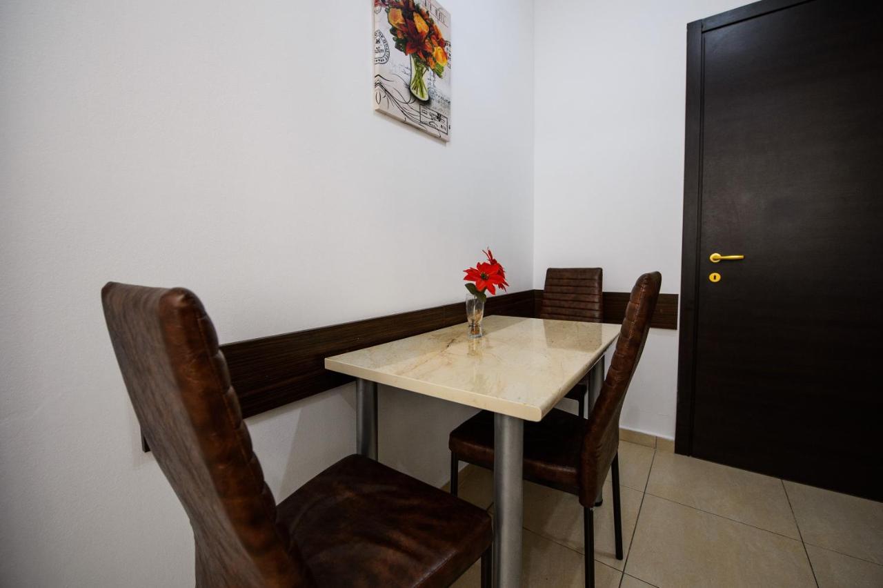 Summerland Relax Apartments Mamaia Luaran gambar